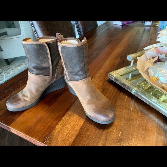 Ugg’s rustic wedge boot in brown leather - Picture 3 of 8